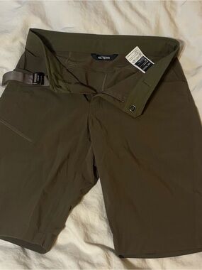 Arc'teryx Men's Olive Cargo Shorts